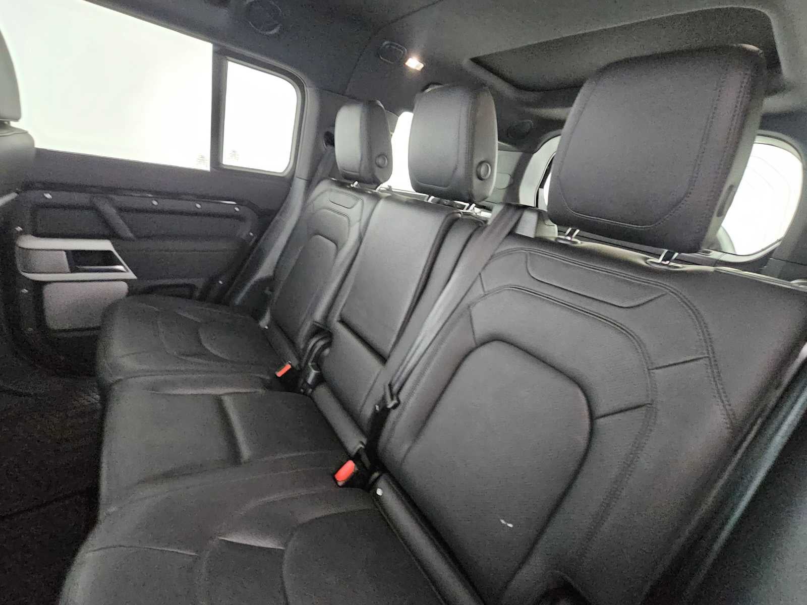 2023 Land Rover Defender SE