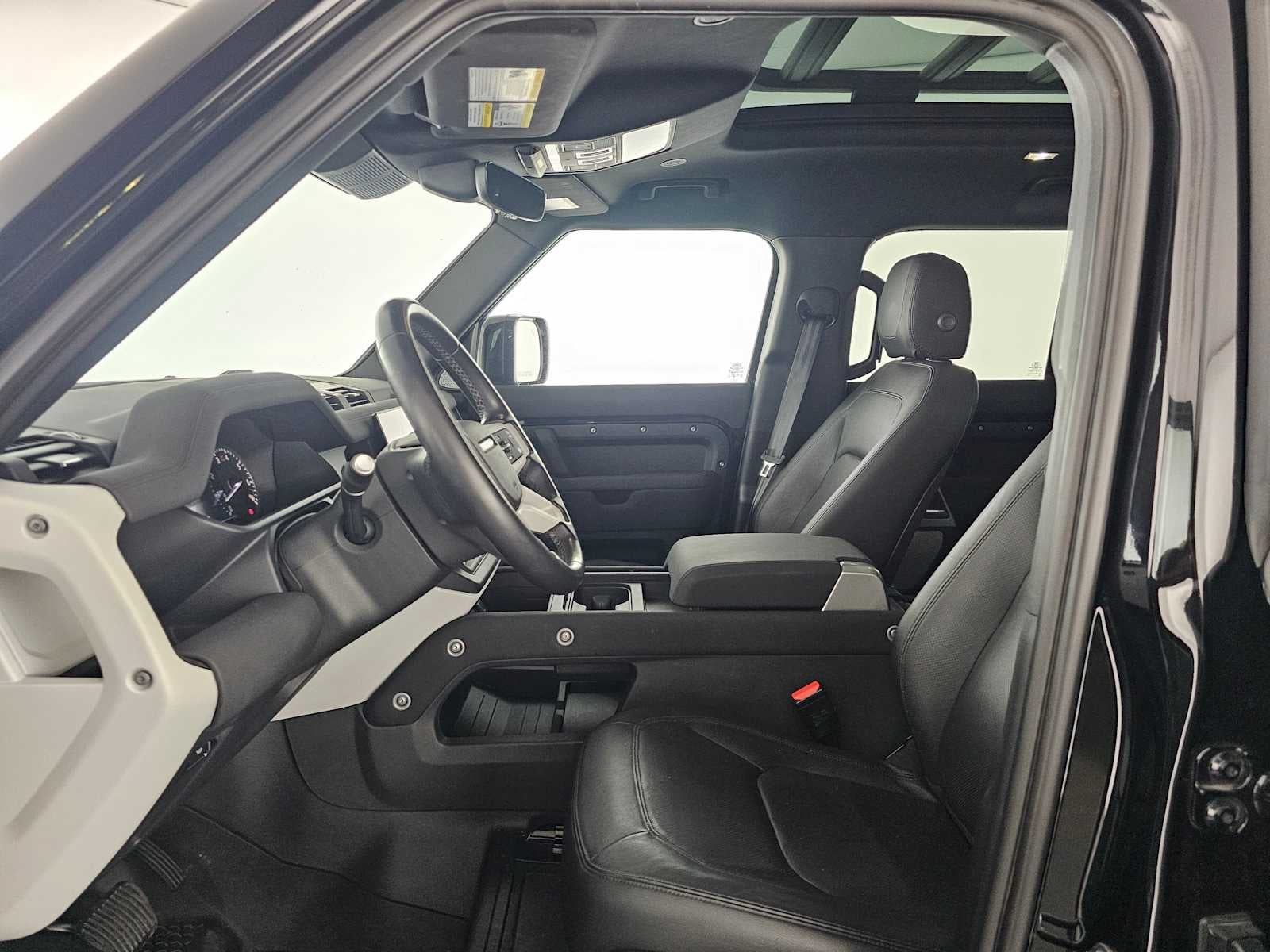 2023 Land Rover Defender SE