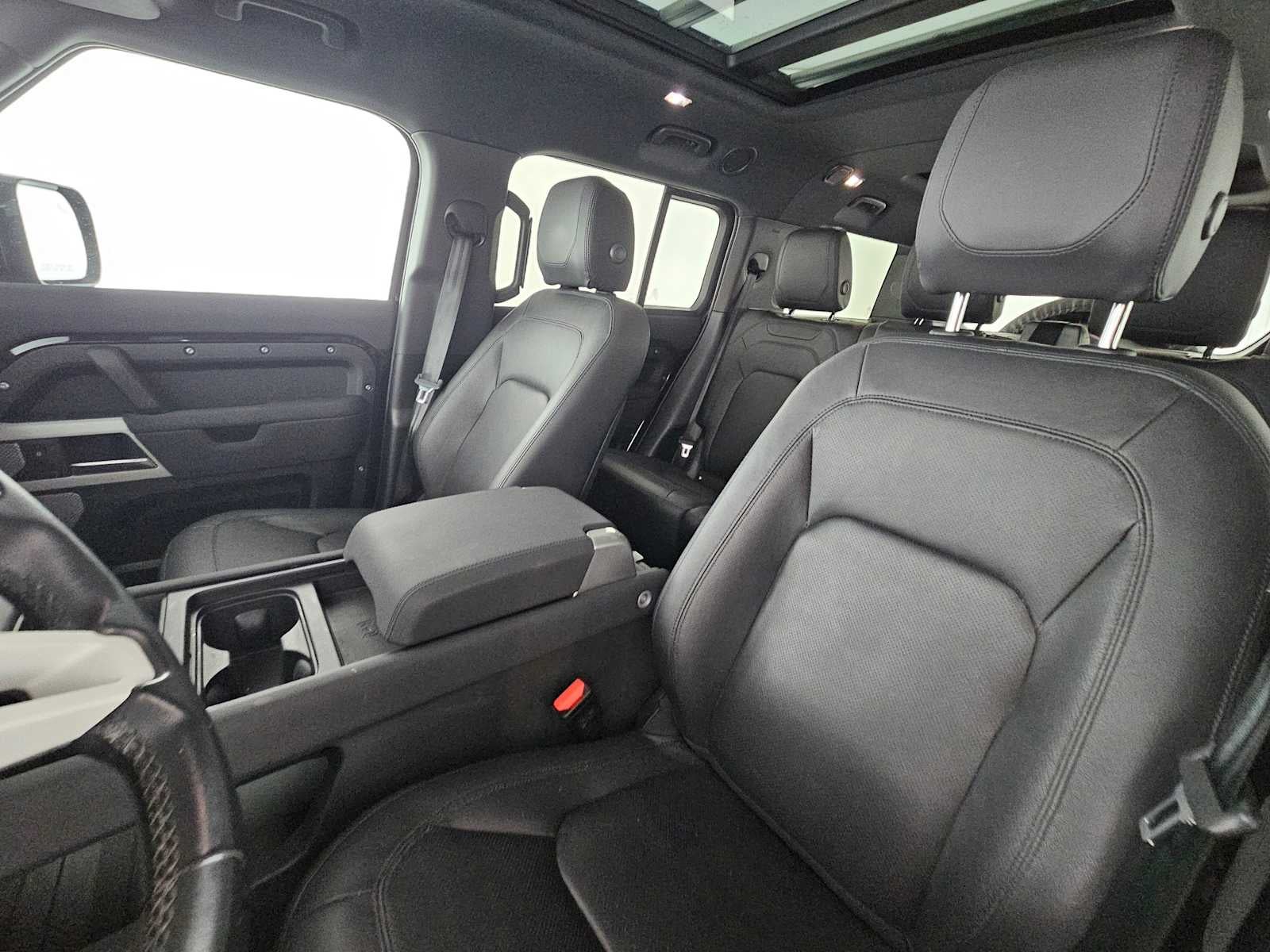 2023 Land Rover Defender SE