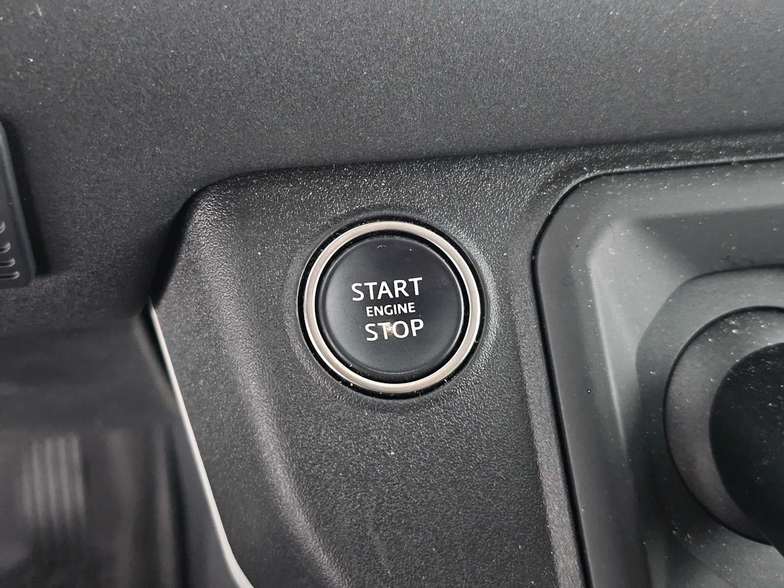 2023 Land Rover Defender SE