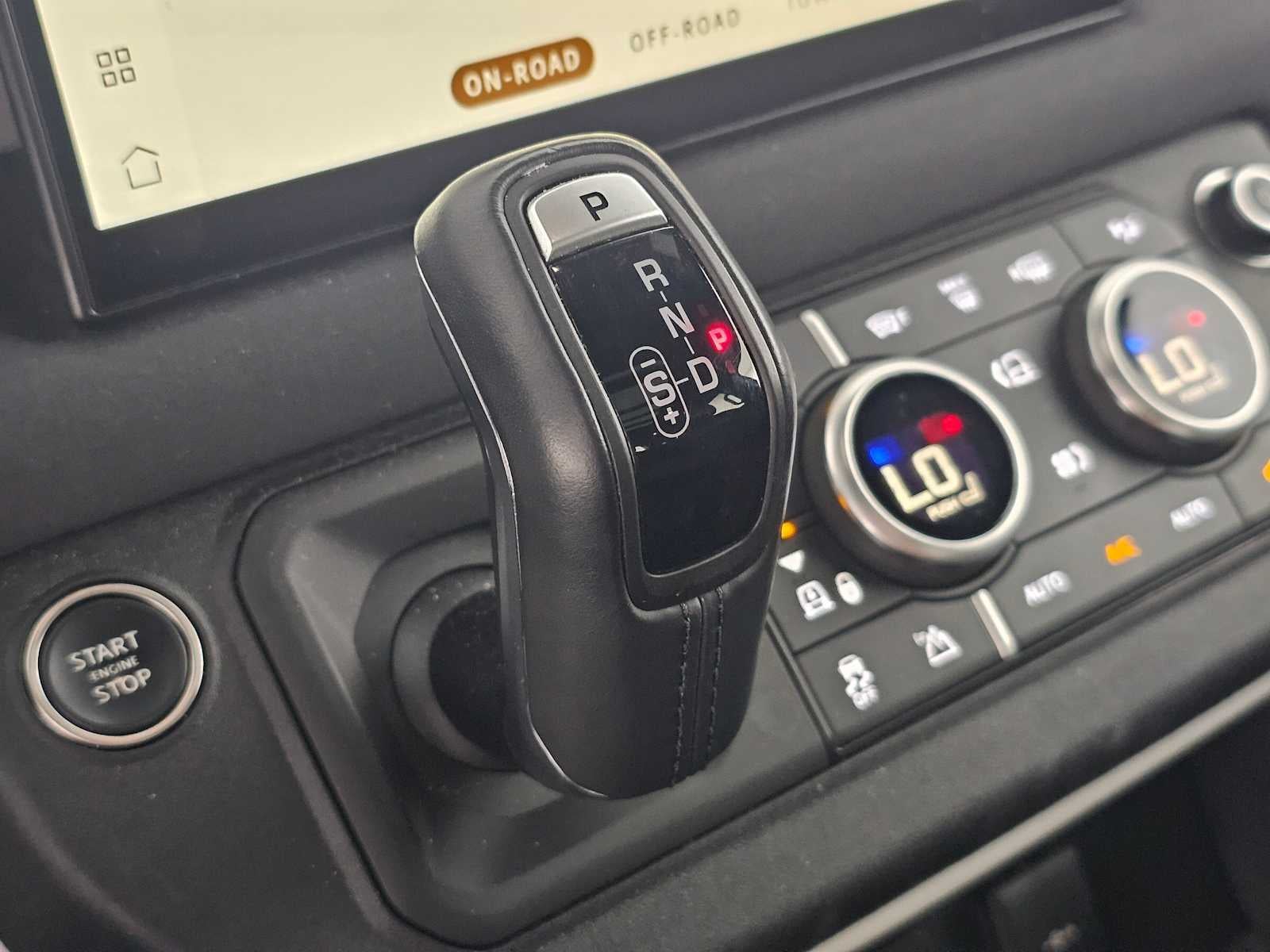 2023 Land Rover Defender SE