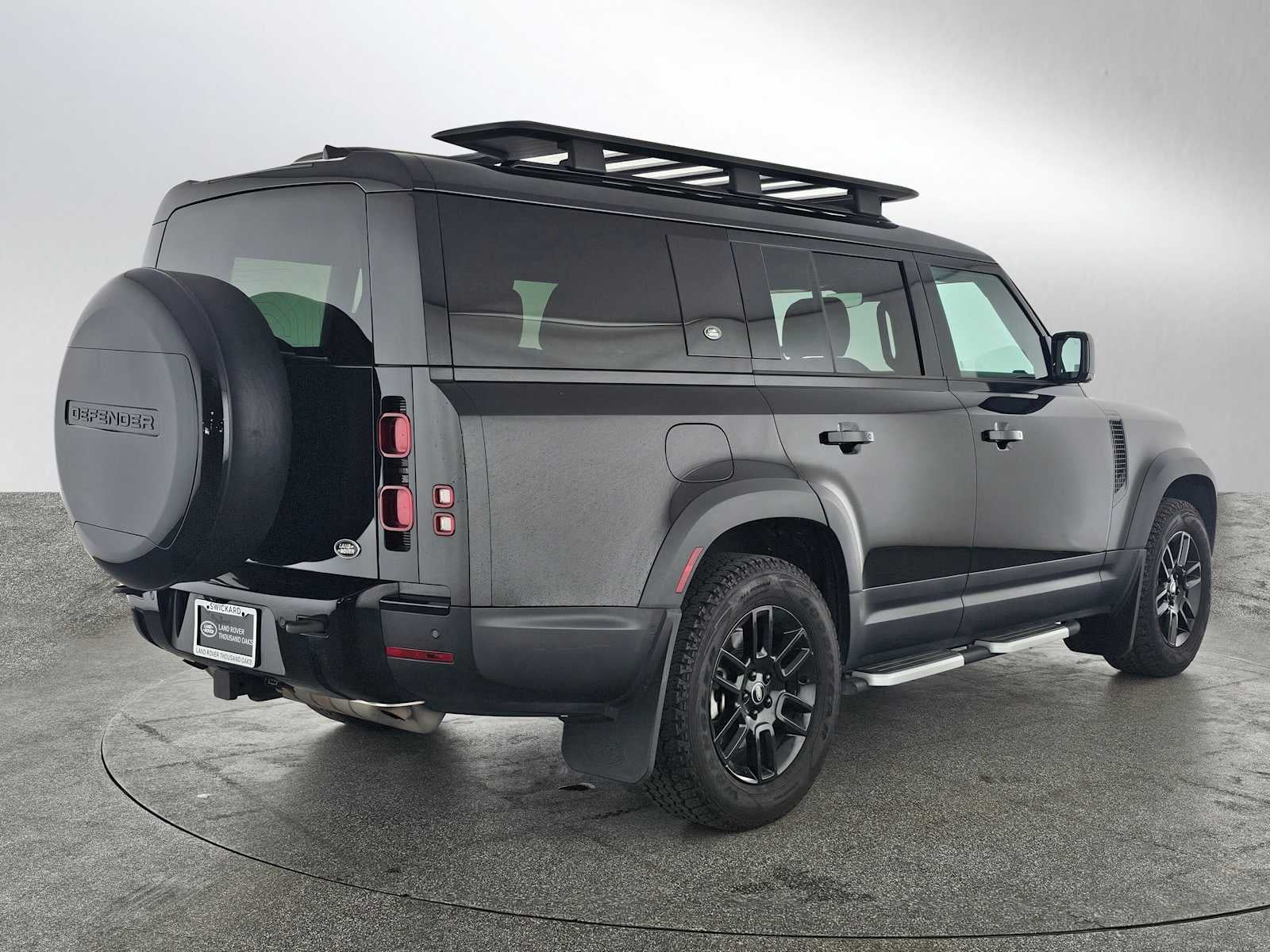 2023 Land Rover Defender SE