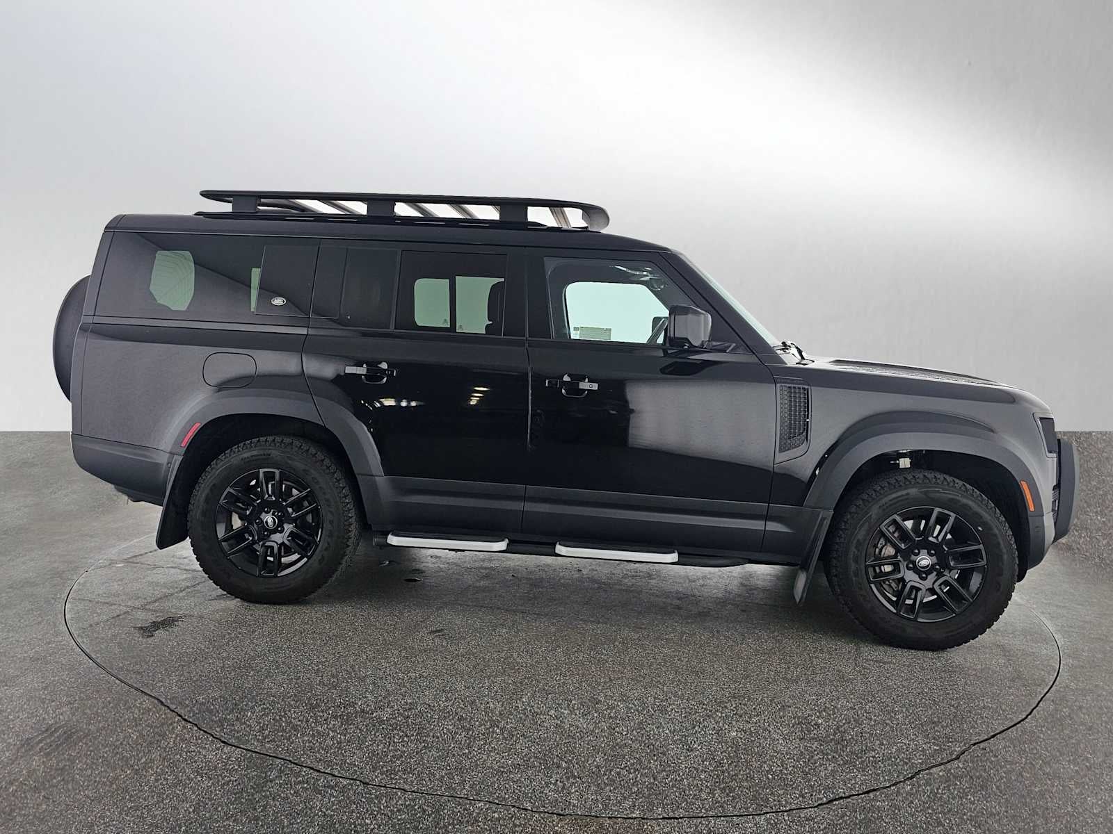 2023 Land Rover Defender SE