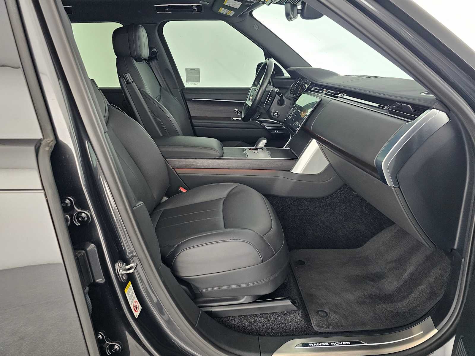 2025 Land Rover Range Rover SE
