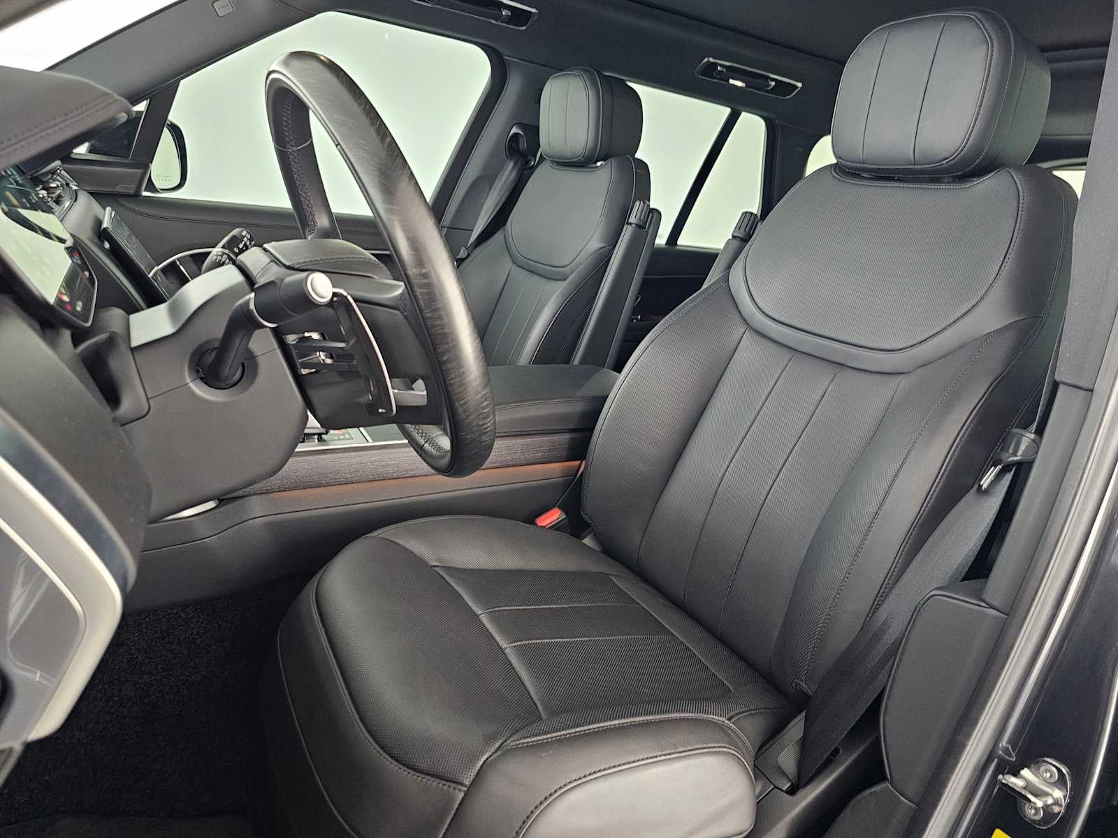 2025 Land Rover Range Rover SE