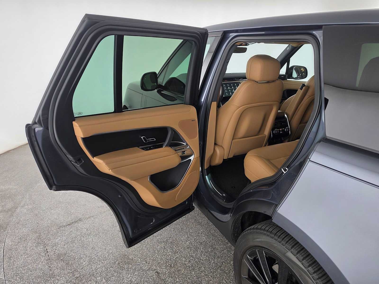 2025 Land Rover Range Rover SE