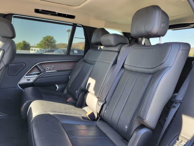 2025 Land Rover Range Rover SE