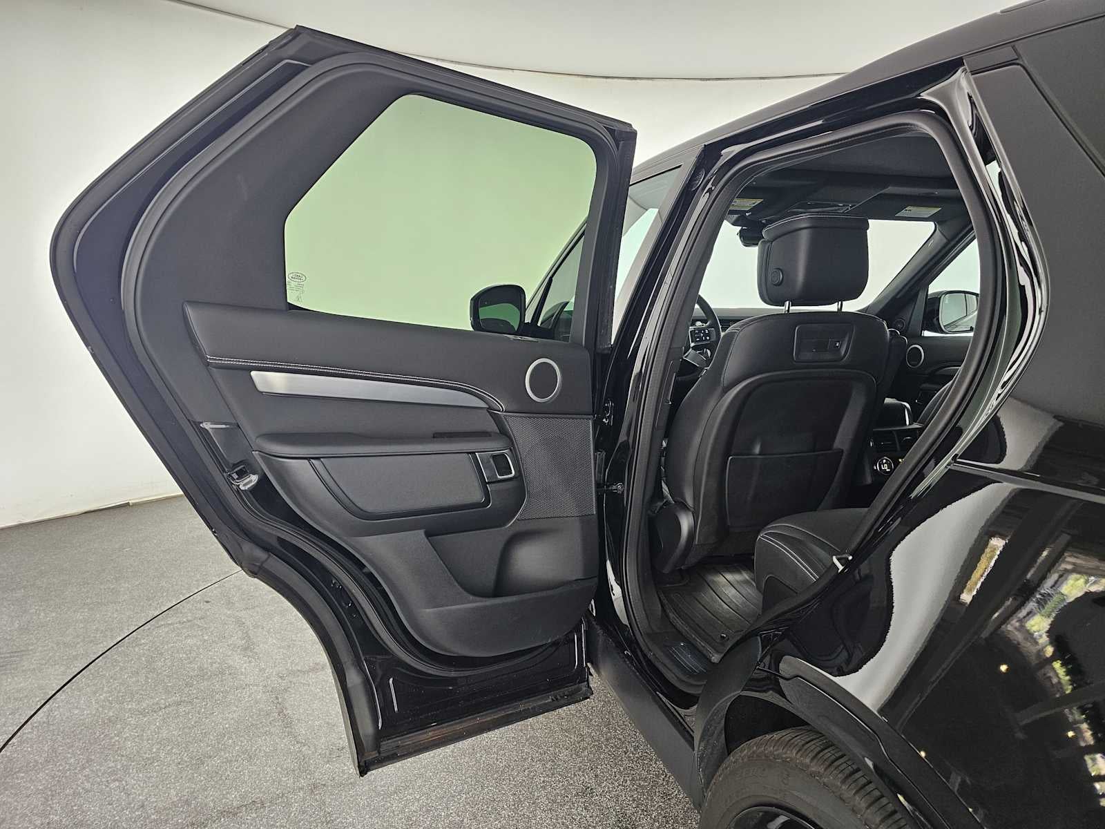 2025 Land Rover Discovery Dynamic SE