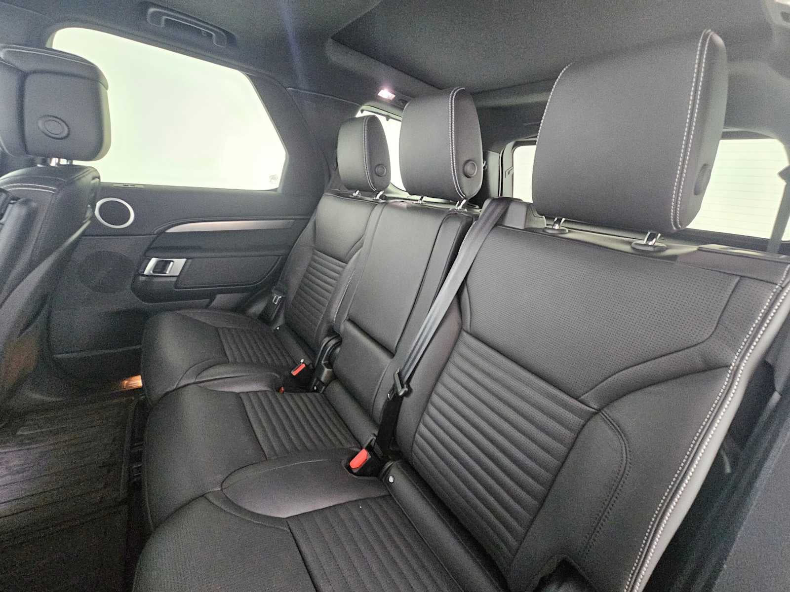 2025 Land Rover Discovery Dynamic SE