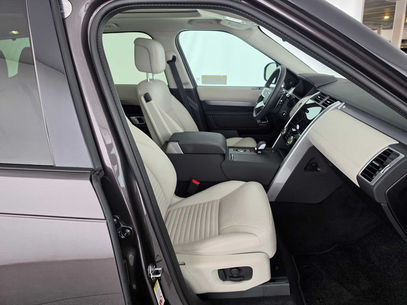 2025 Land Rover Discovery Dynamic SE