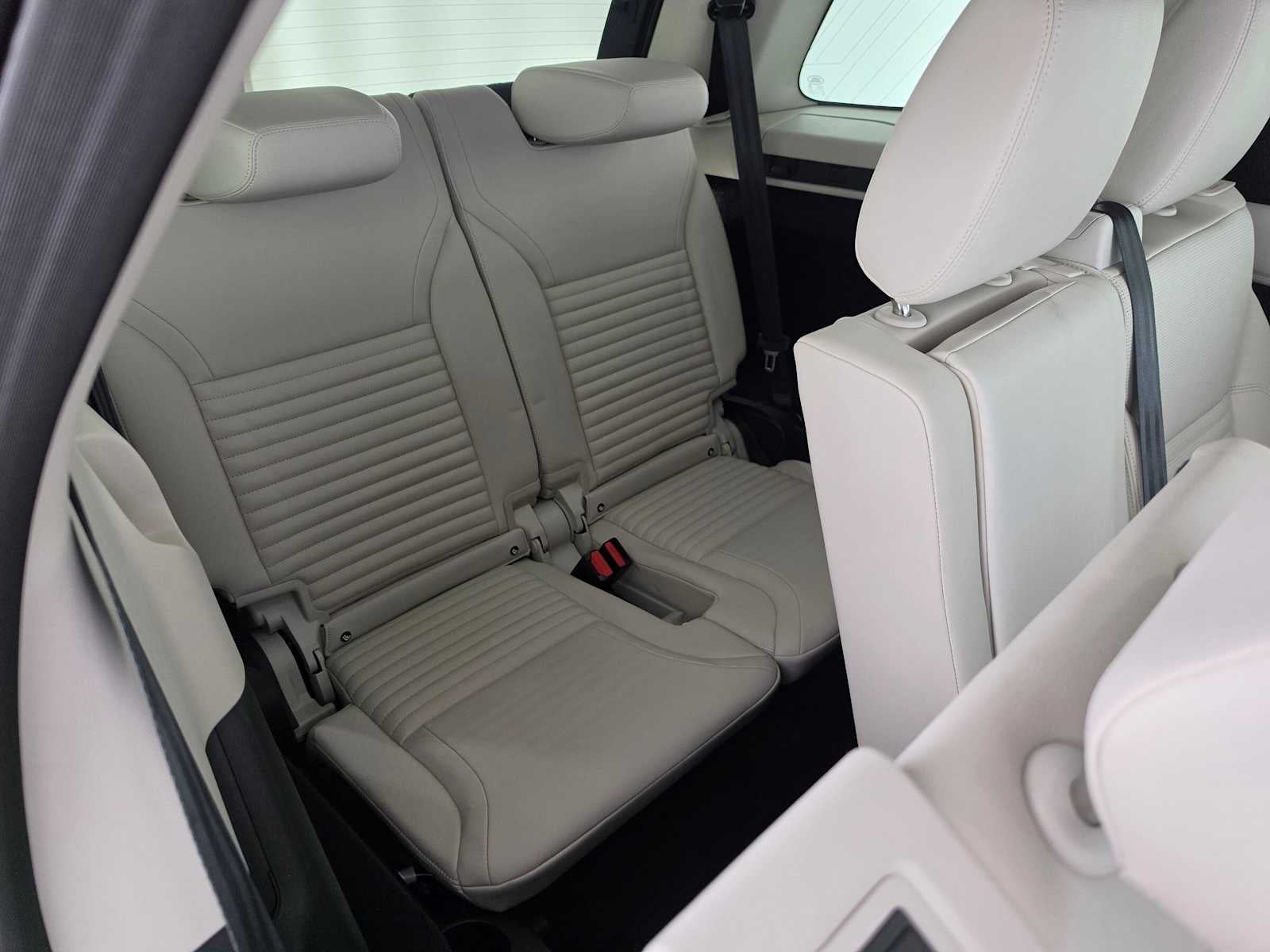 2025 Land Rover Discovery Dynamic SE