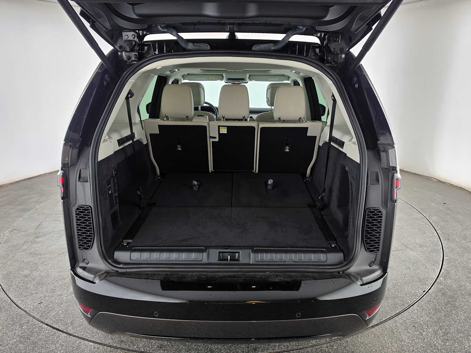 2025 Land Rover Discovery Dynamic SE
