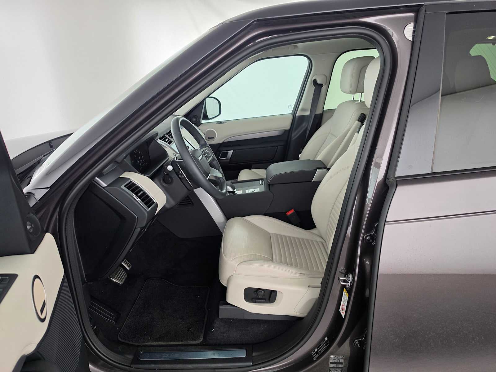 2025 Land Rover Discovery Dynamic SE