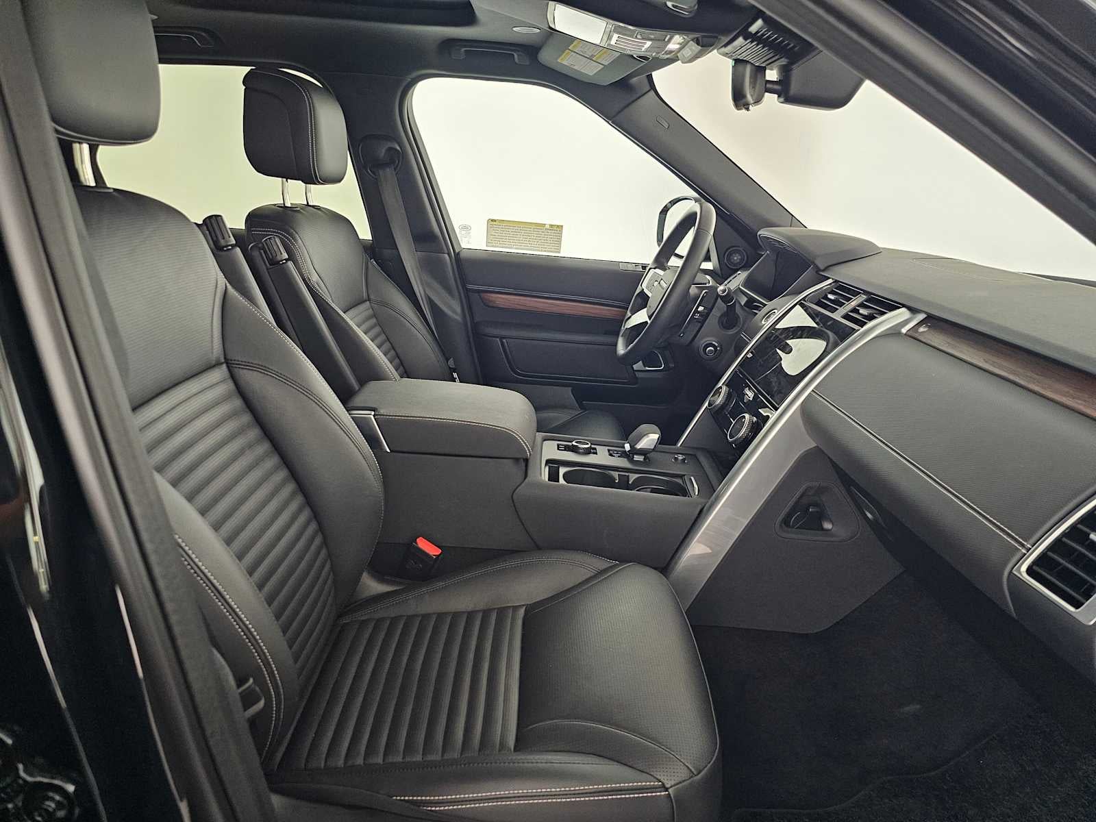 2025 Land Rover Discovery Dynamic SE
