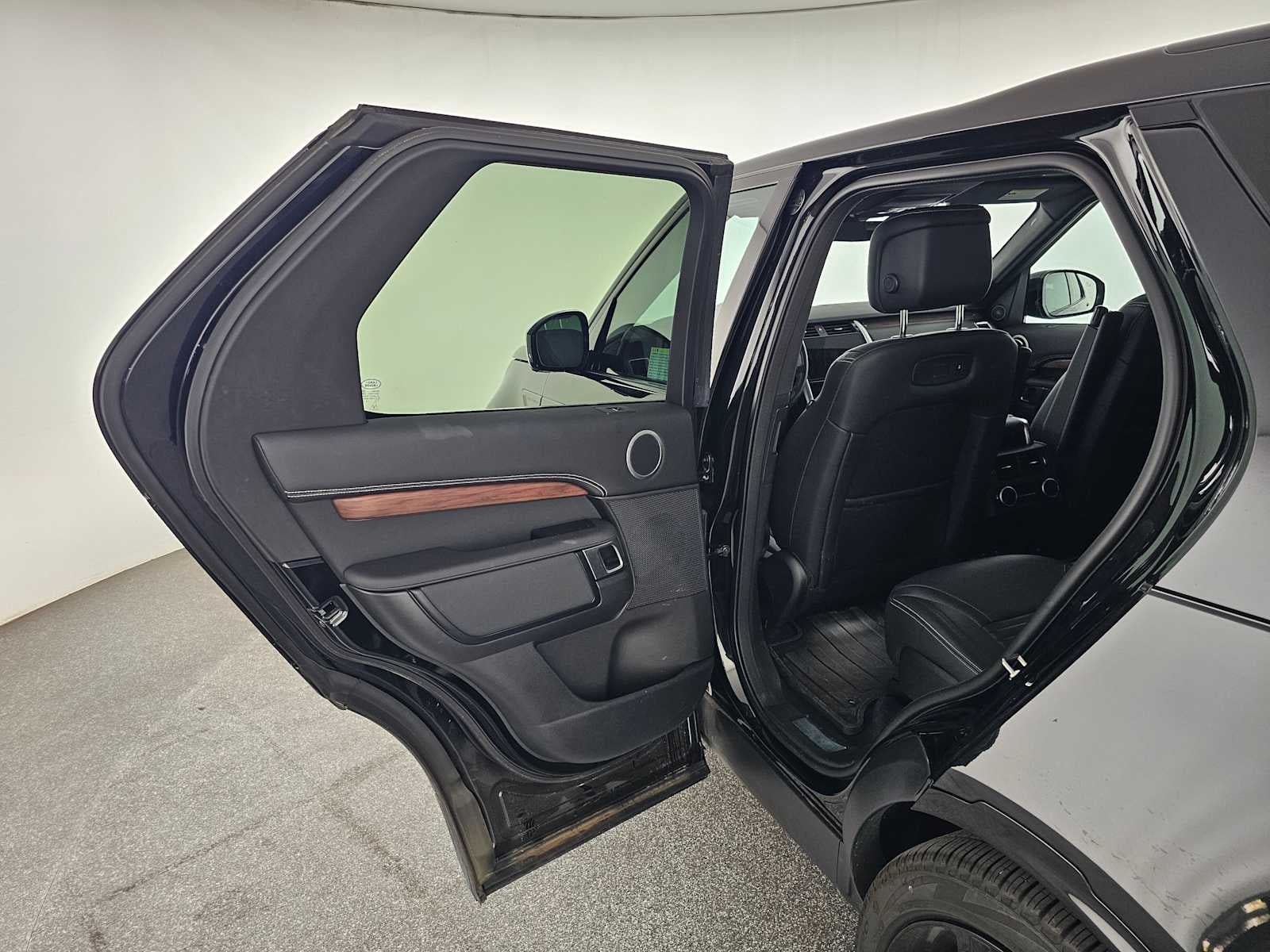 2025 Land Rover Discovery Dynamic SE