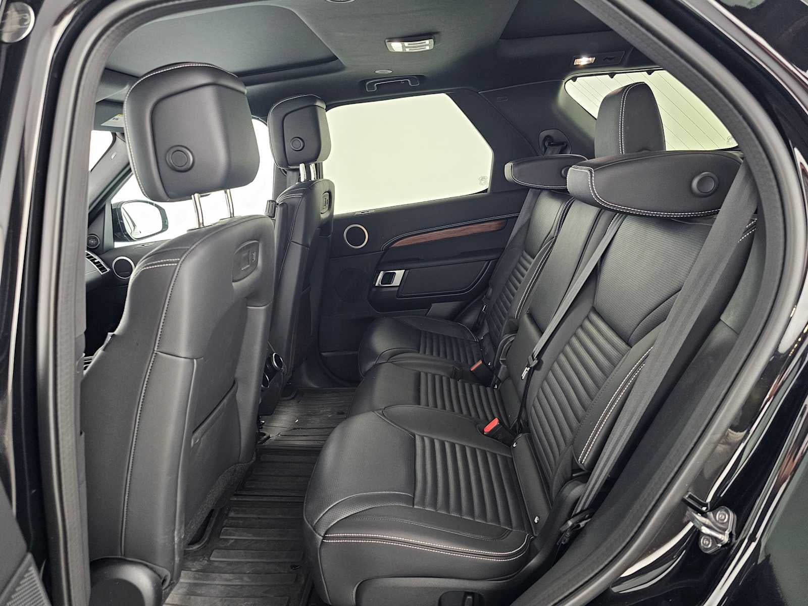 2025 Land Rover Discovery Dynamic SE