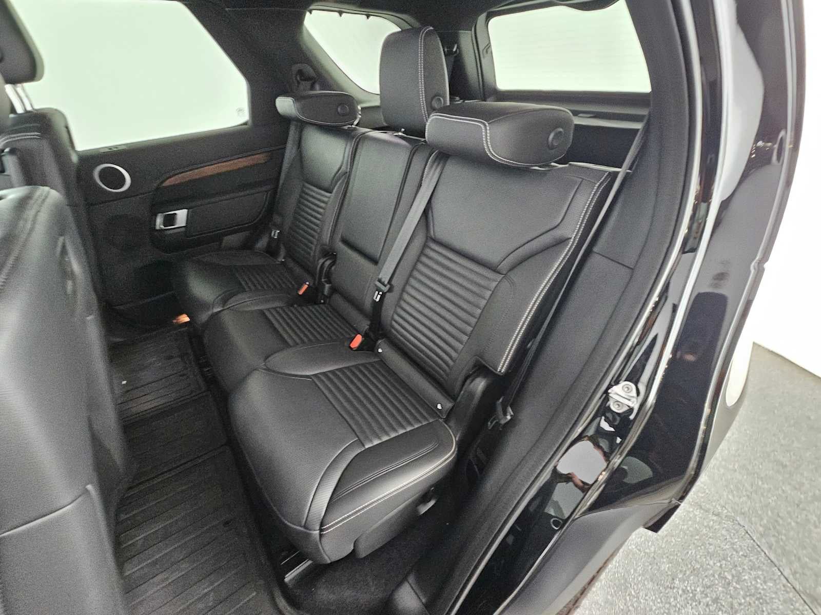 2025 Land Rover Discovery Dynamic SE