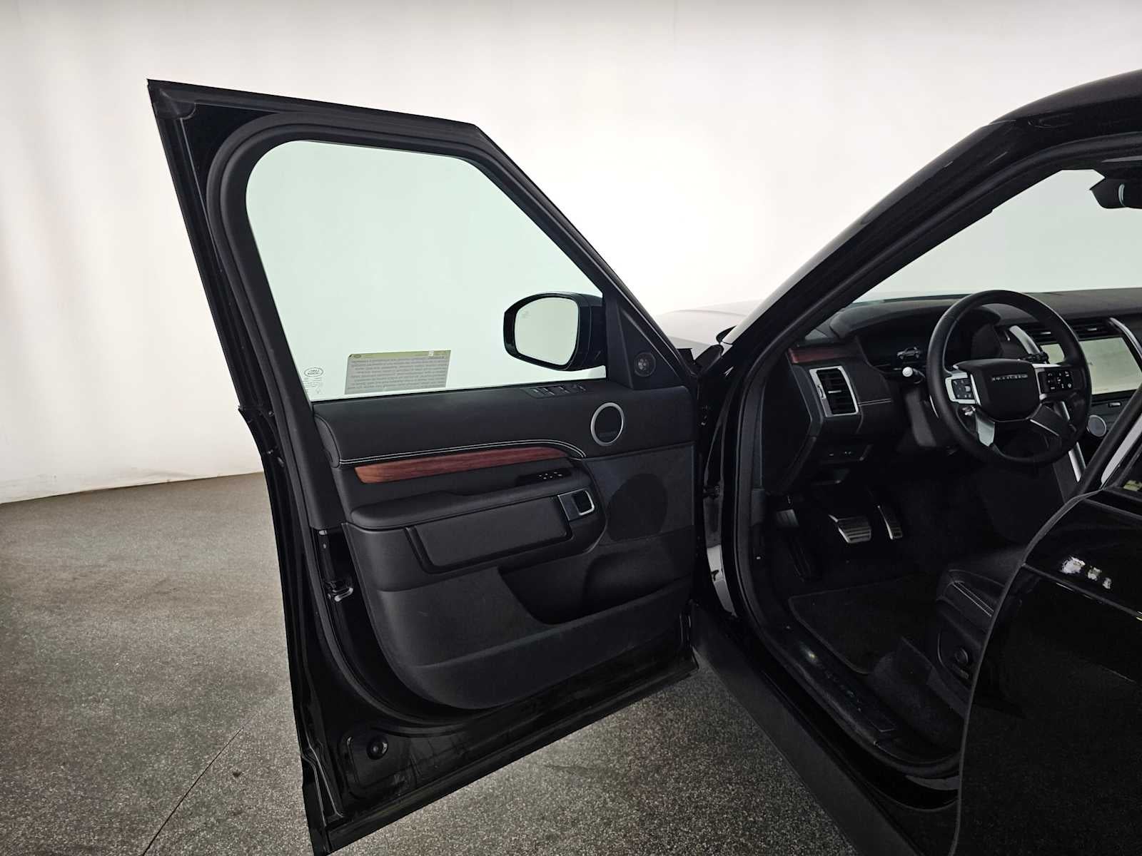 2025 Land Rover Discovery Dynamic SE