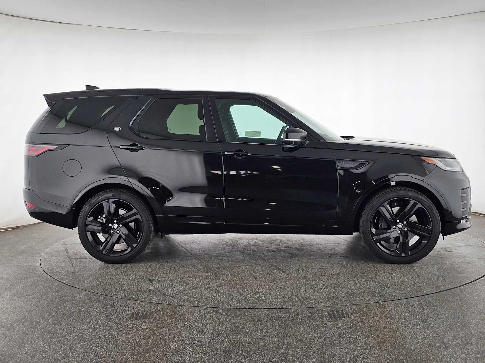 2025 Land Rover Discovery Dynamic SE