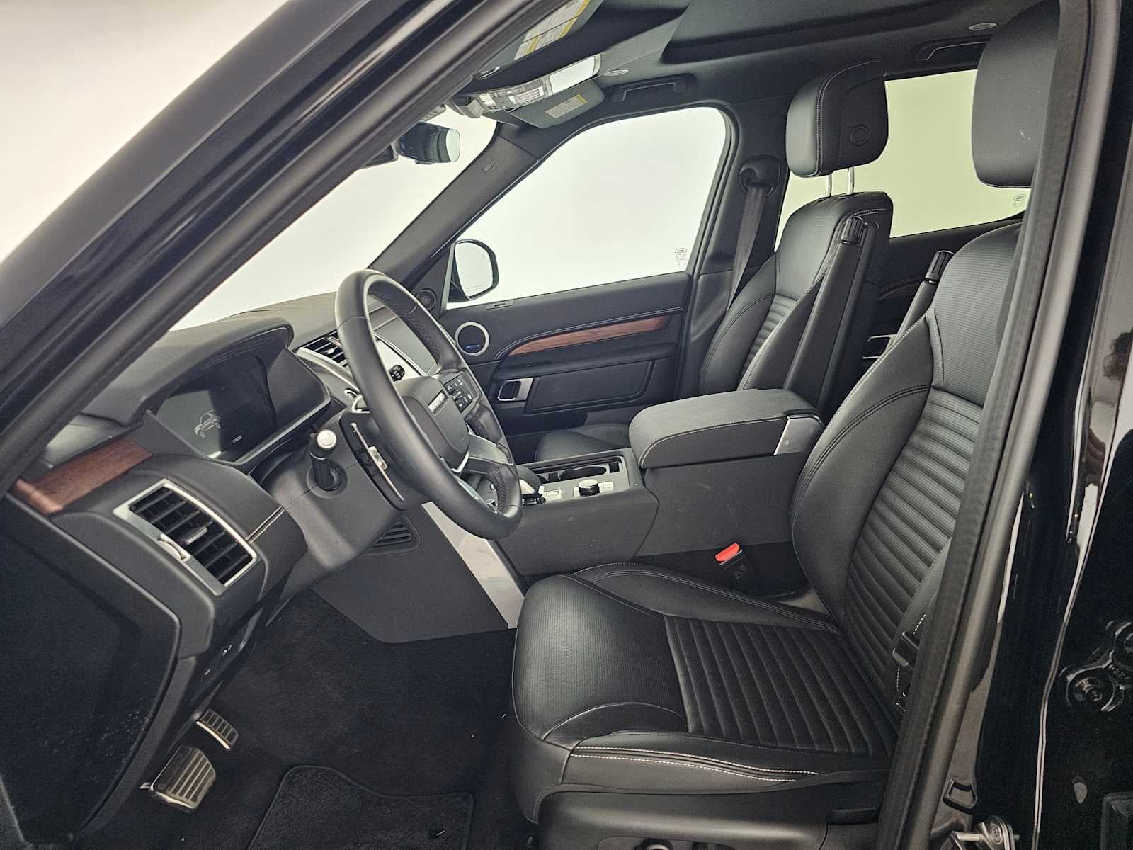 2025 Land Rover Discovery Dynamic SE
