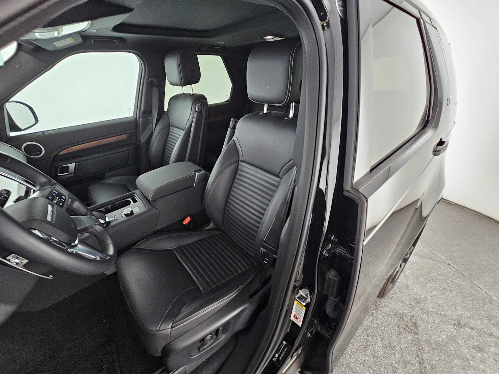 2025 Land Rover Discovery Dynamic SE