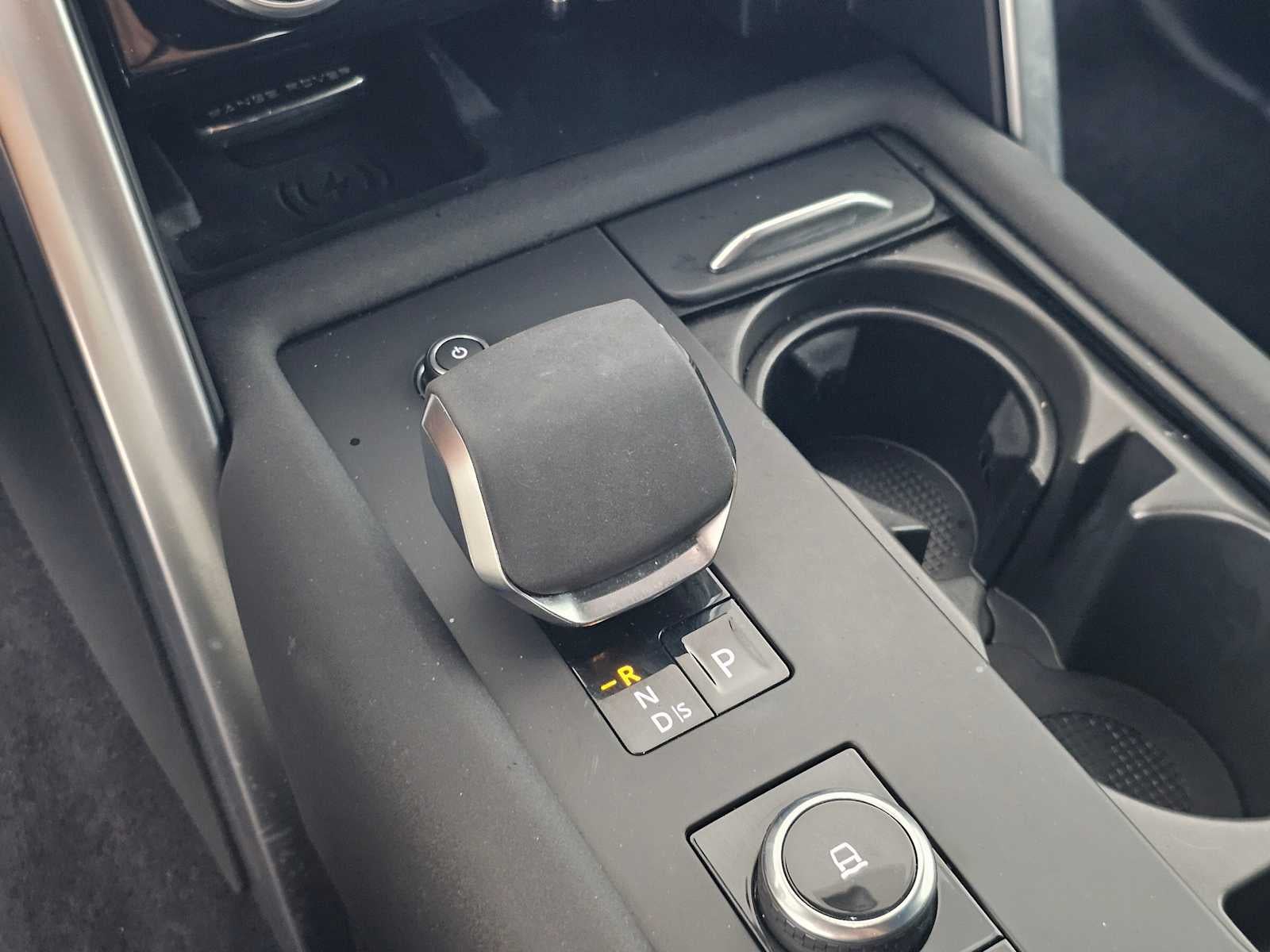 2025 Land Rover Discovery Dynamic SE