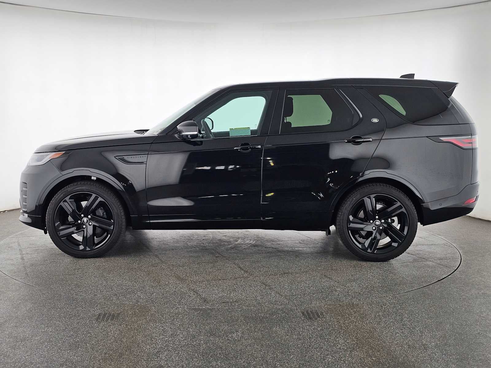 2025 Land Rover Discovery Dynamic SE