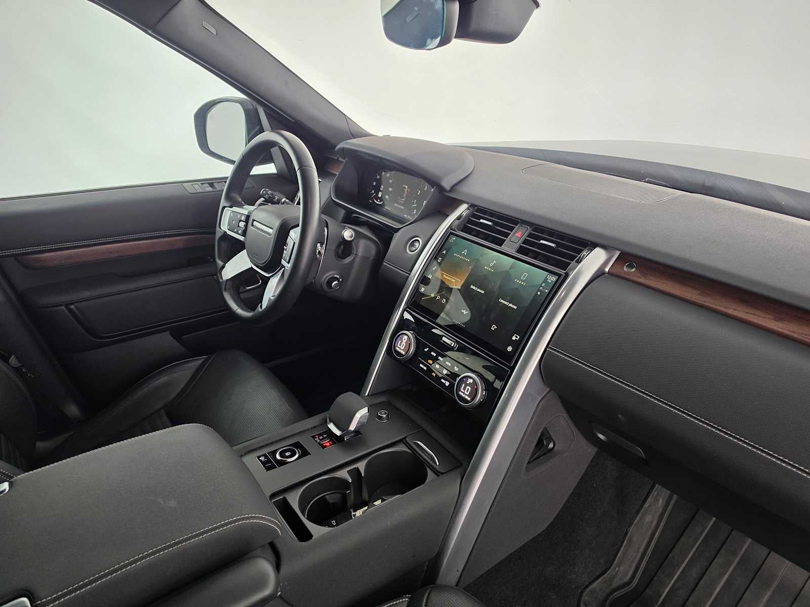 2025 Land Rover Discovery Dynamic SE