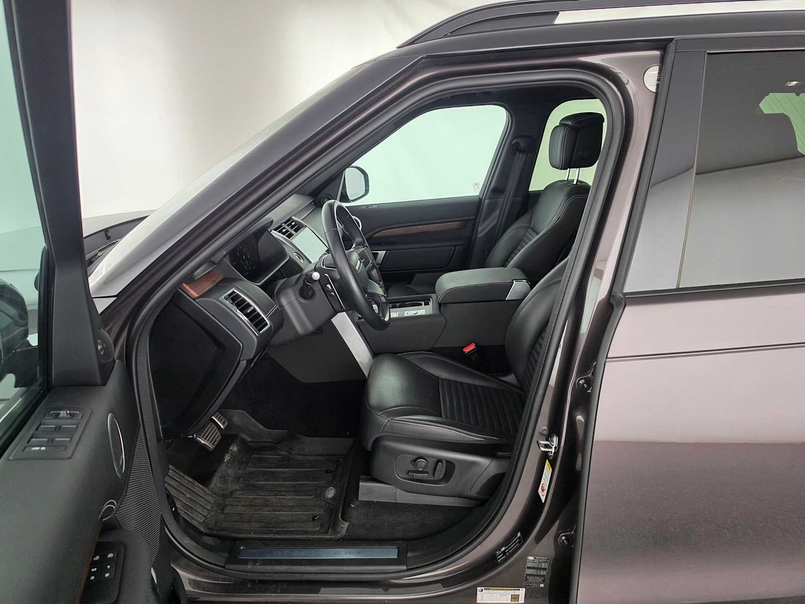 2025 Land Rover Discovery Dynamic SE