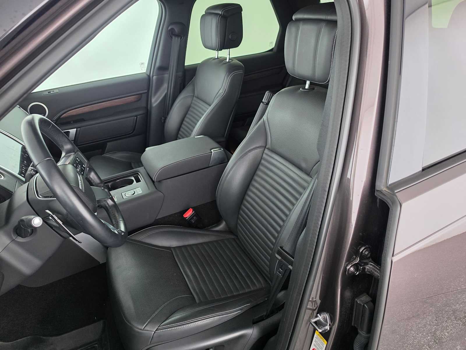 2025 Land Rover Discovery Dynamic SE