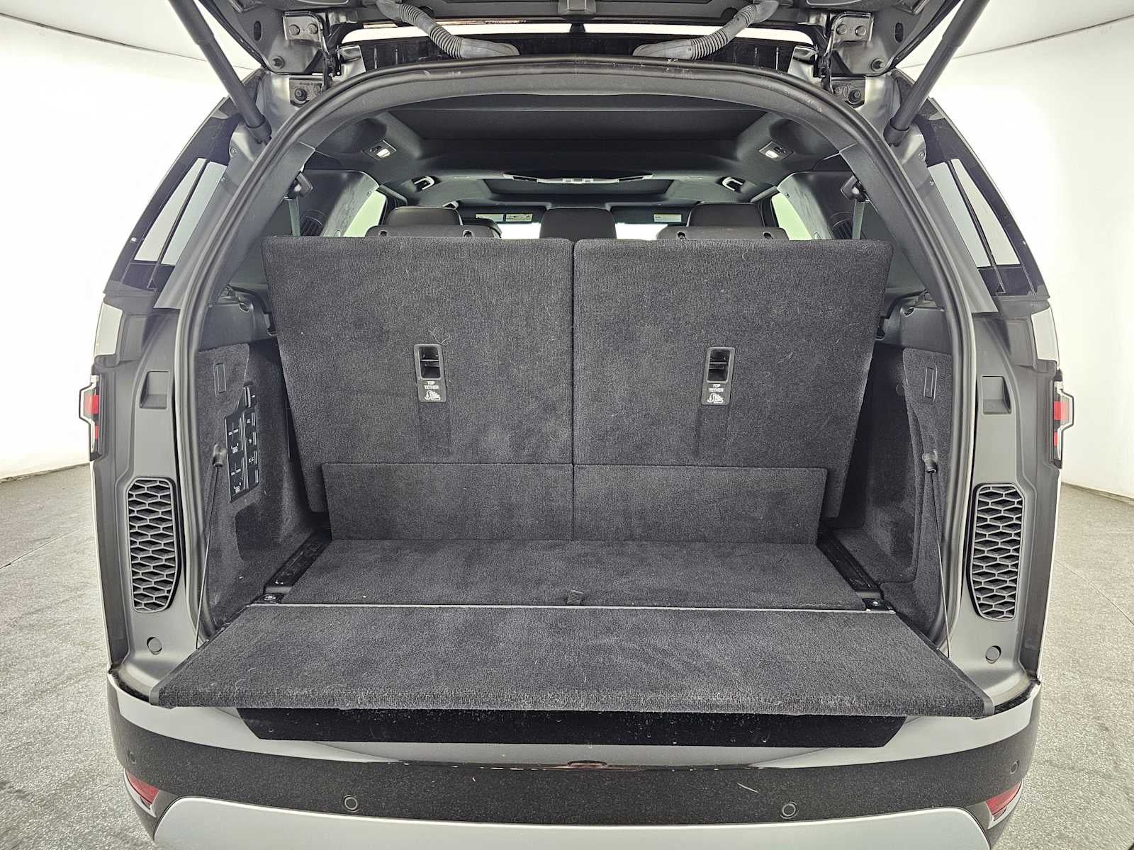 2024 Land Rover Discovery Metropolitan Edition