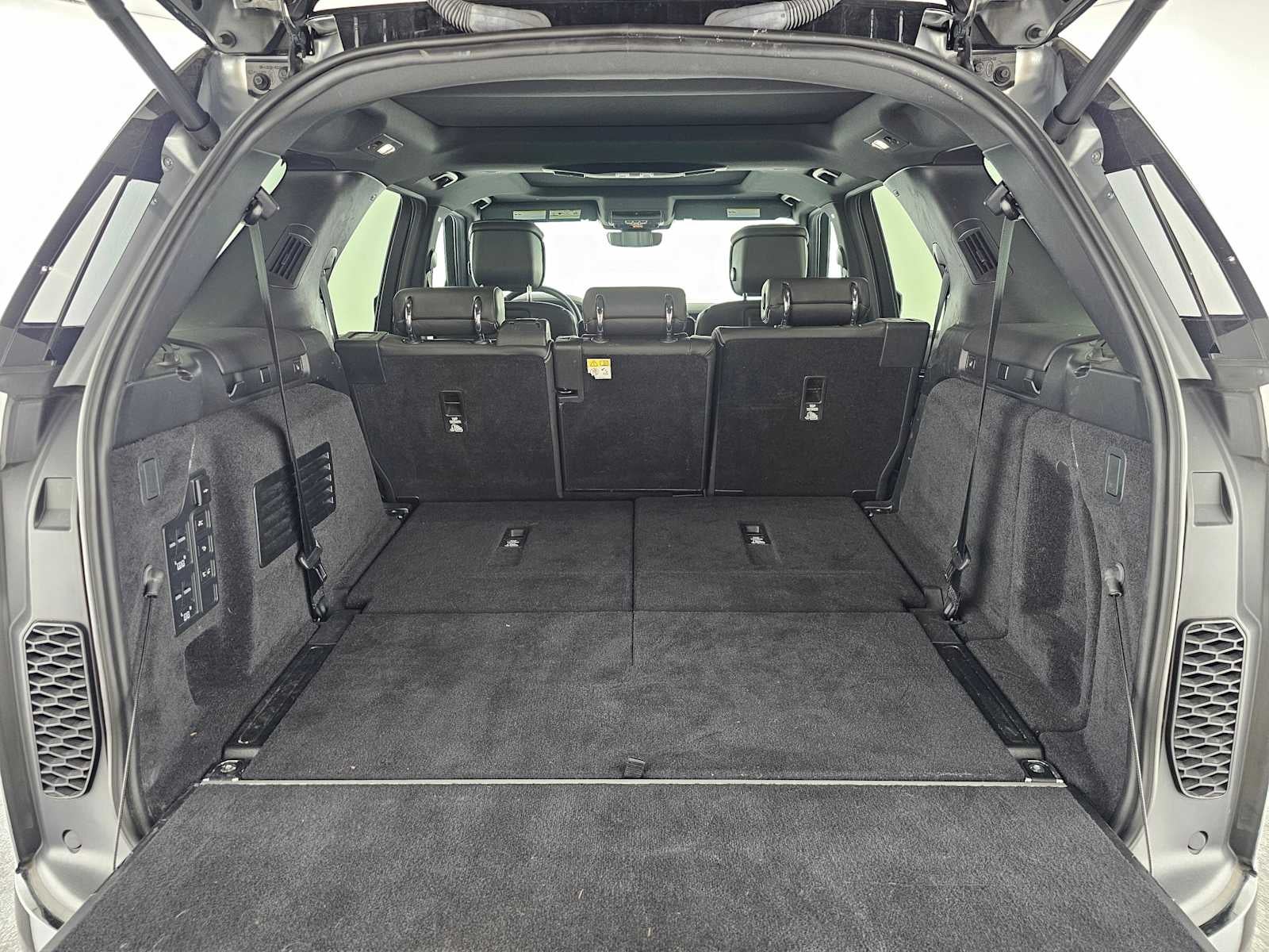 2024 Land Rover Discovery Metropolitan Edition