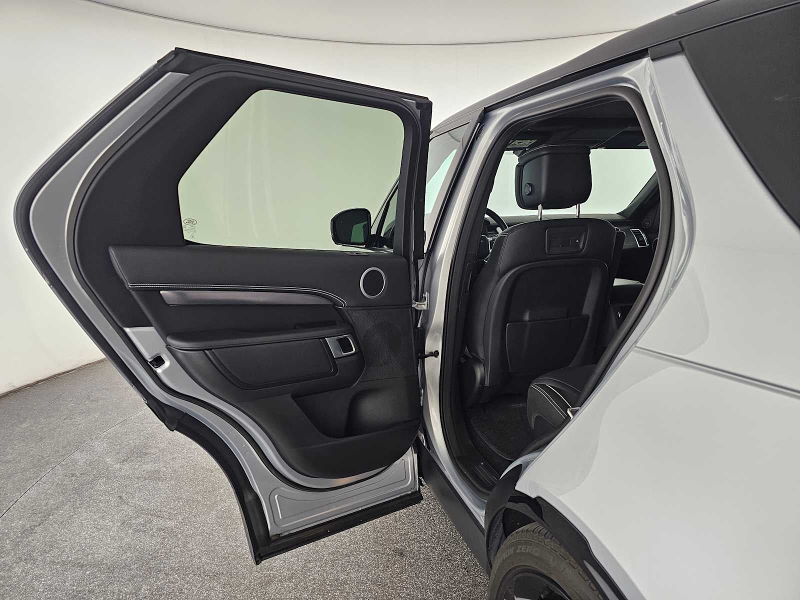 2024 Land Rover Discovery Metropolitan Edition