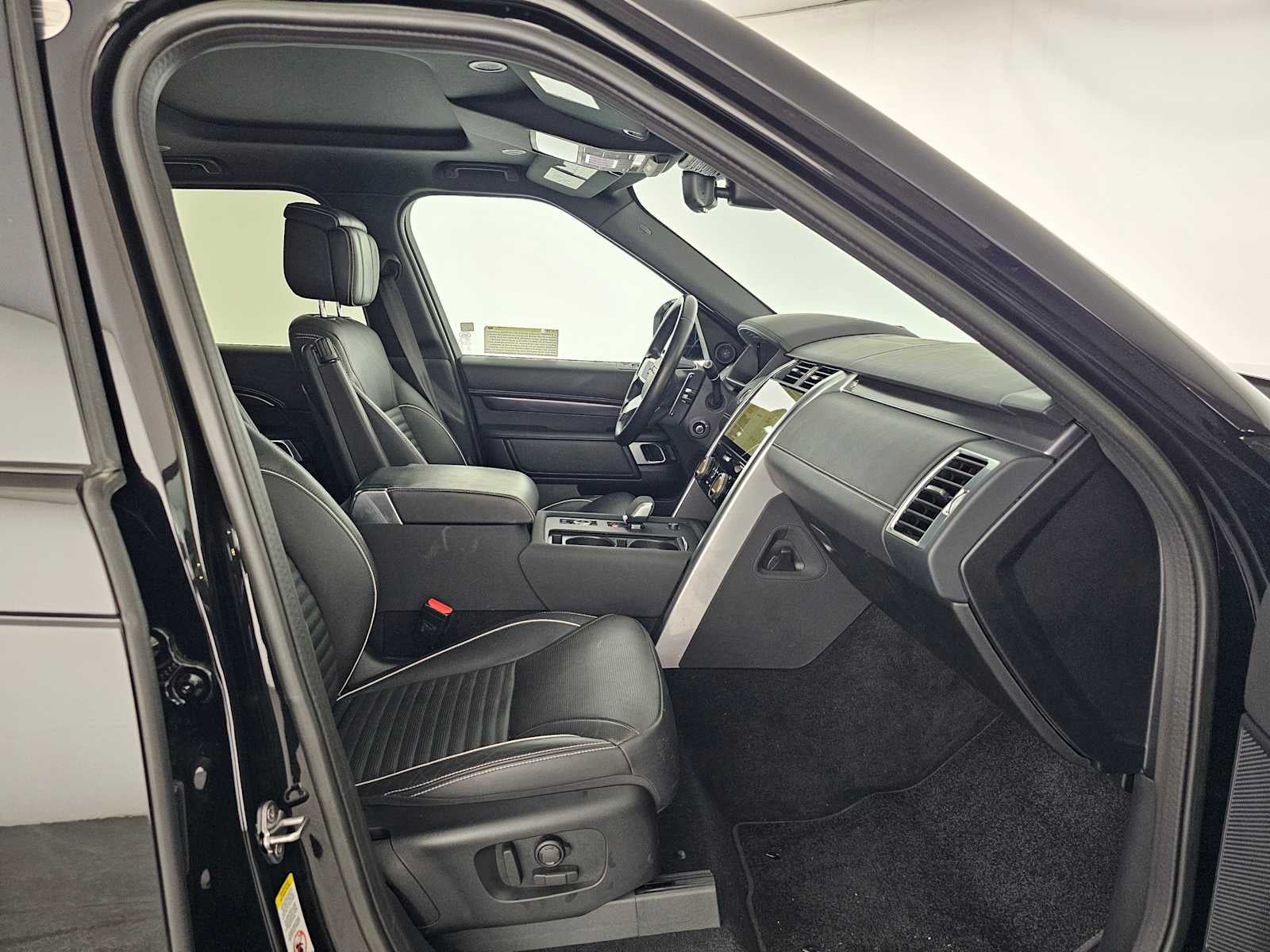 2024 Land Rover Discovery Metropolitan Edition