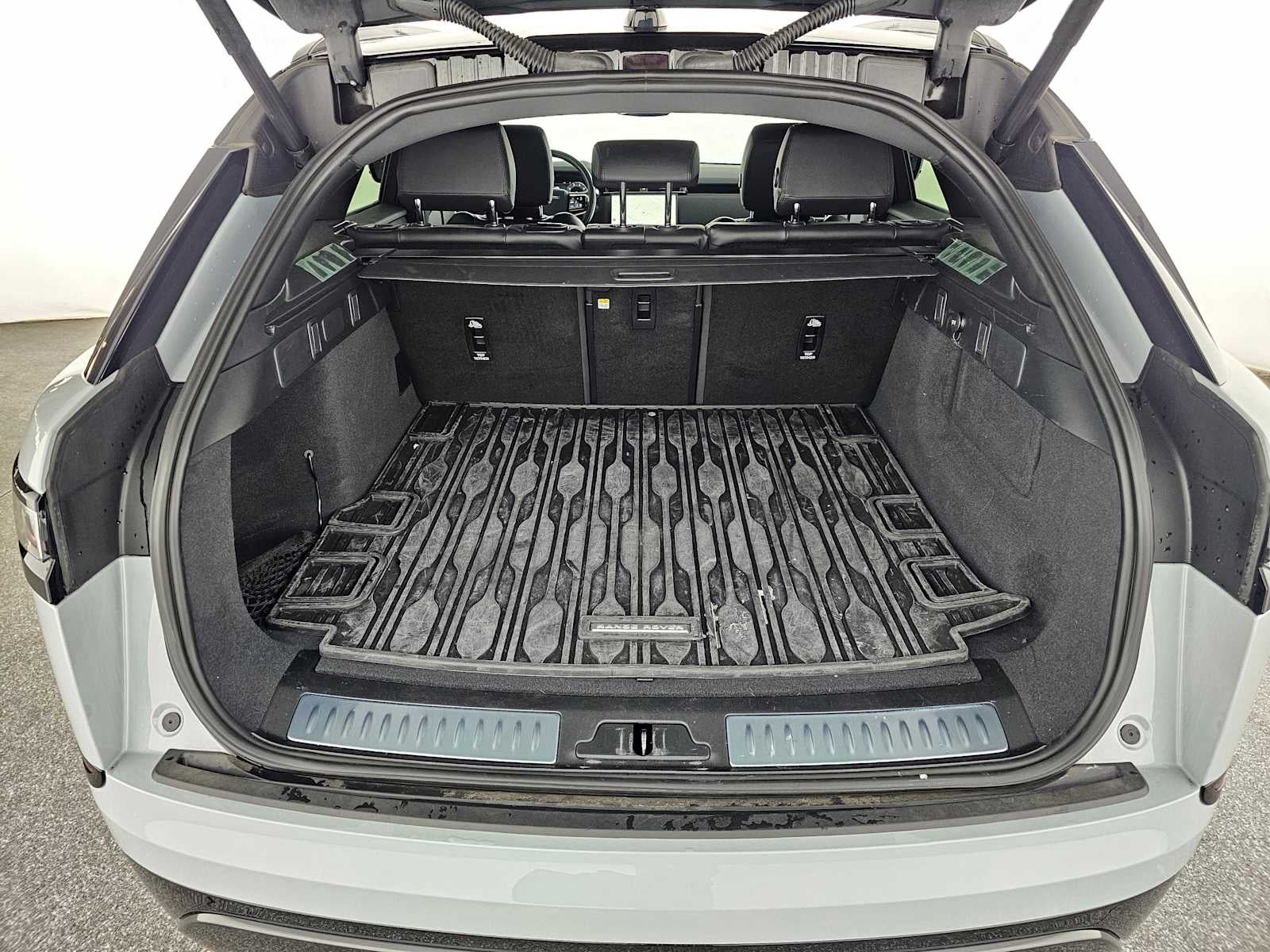 2025 Land Rover Range Rover Velar Dynamic SE