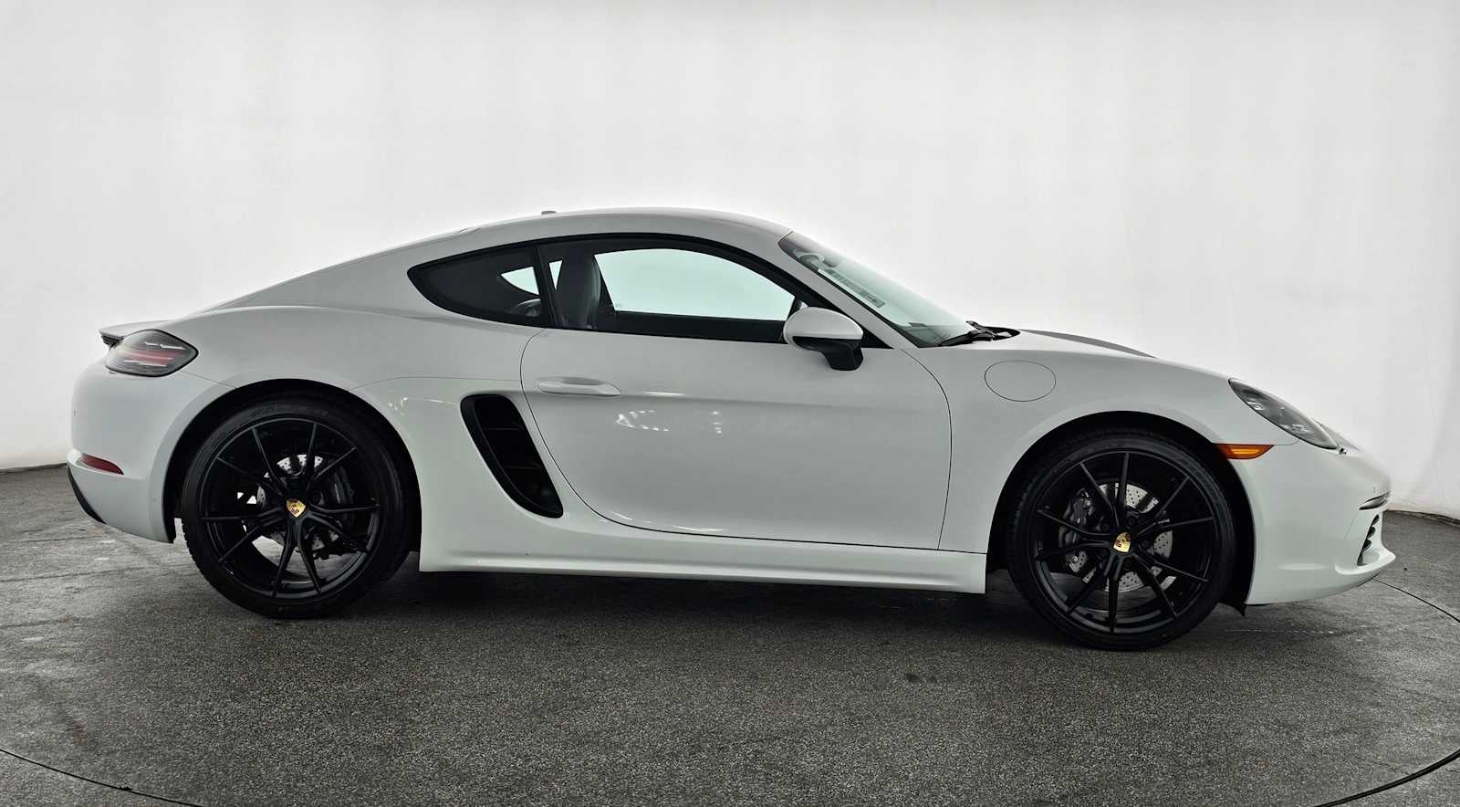 2022 Porsche 718 Cayman T