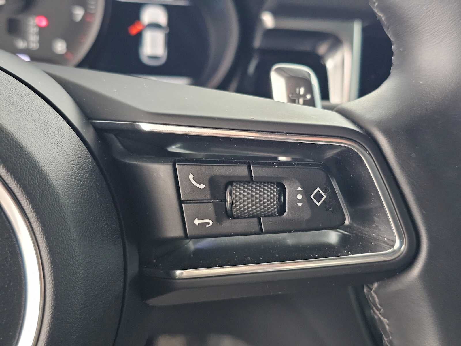 2023 Porsche Macan AWD