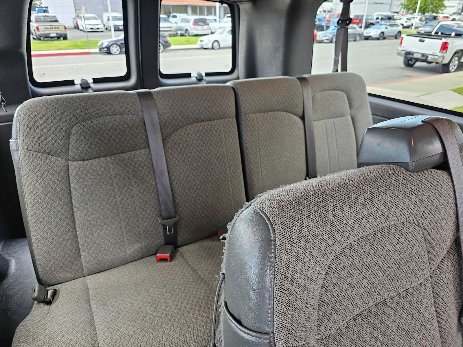 2022 Chevrolet Express Passenger LT
