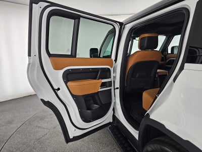 2024 Land Rover Defender SE