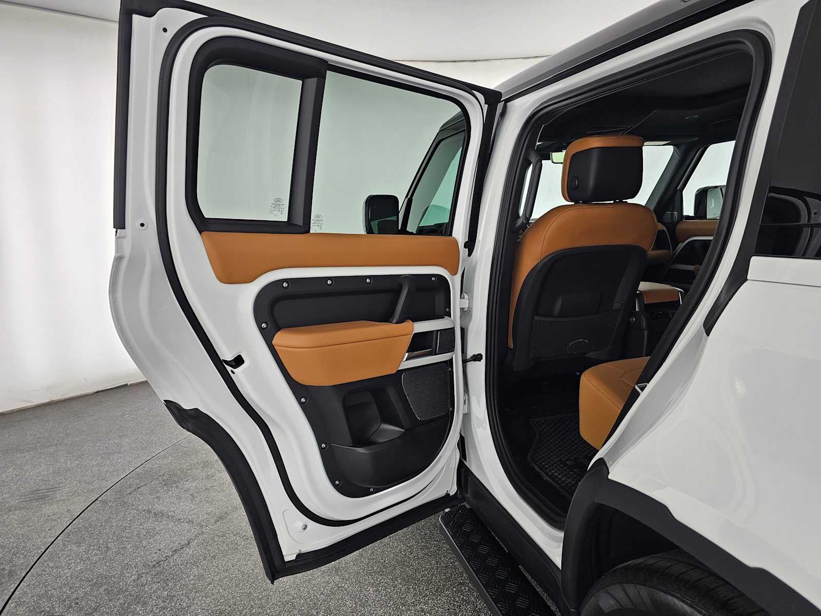 2024 Land Rover Defender SE