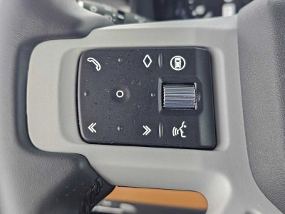 2024 Land Rover Defender SE