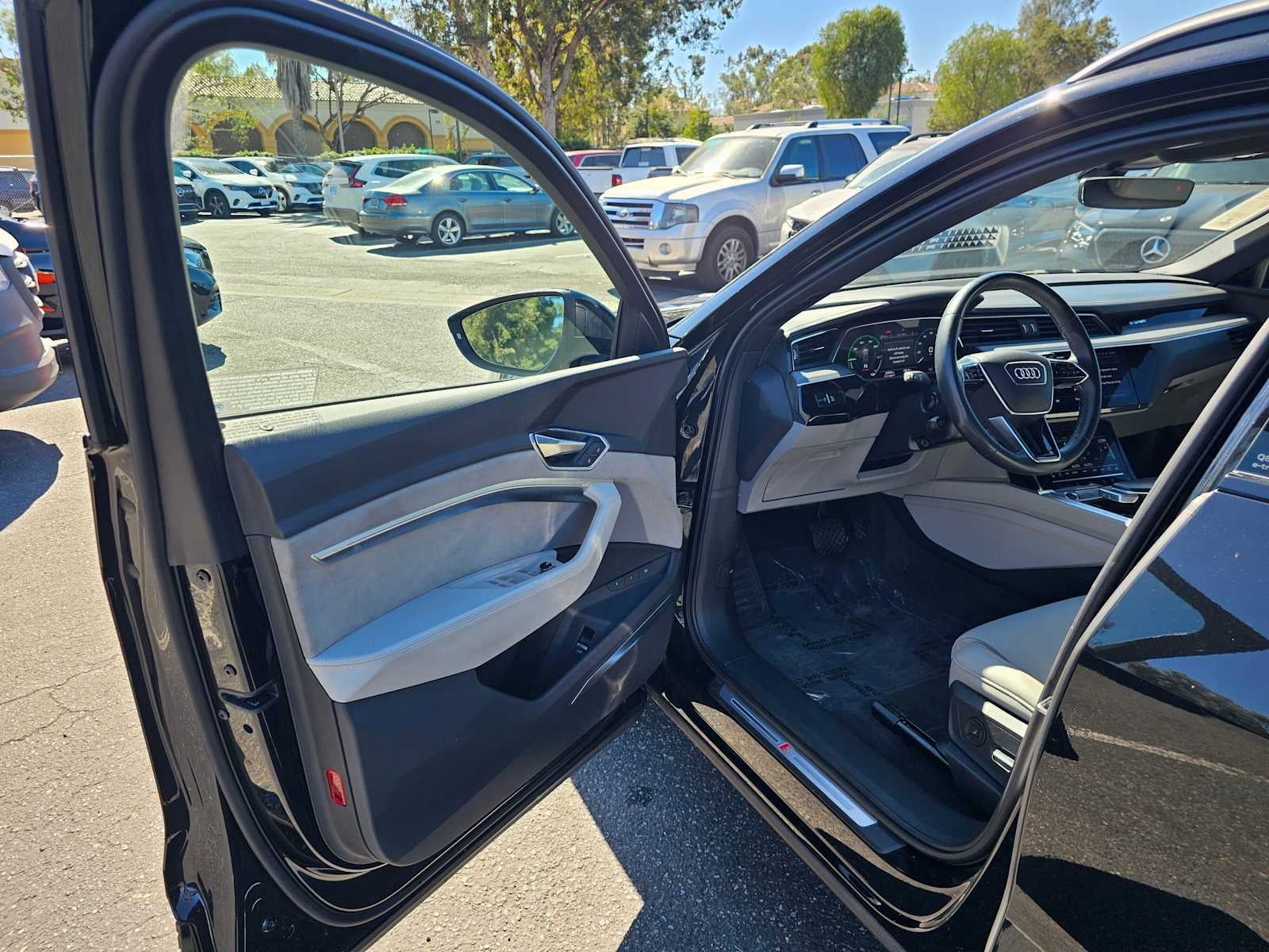 2024 Audi Q8 e-tron Prestige