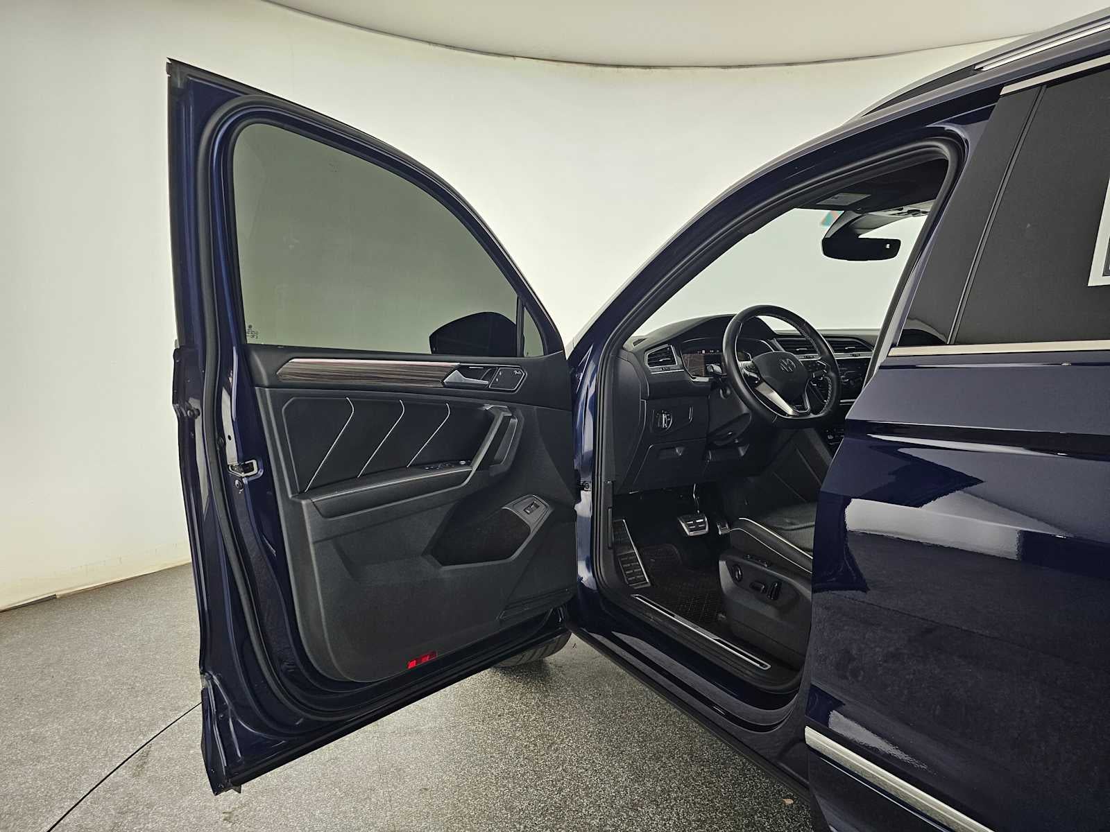 2023 Volkswagen Tiguan SEL R-Line