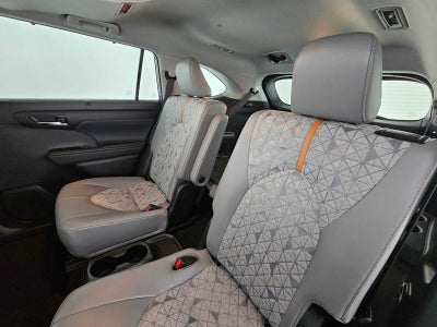 2022 Toyota Highlander Hybrid Bronze Edition