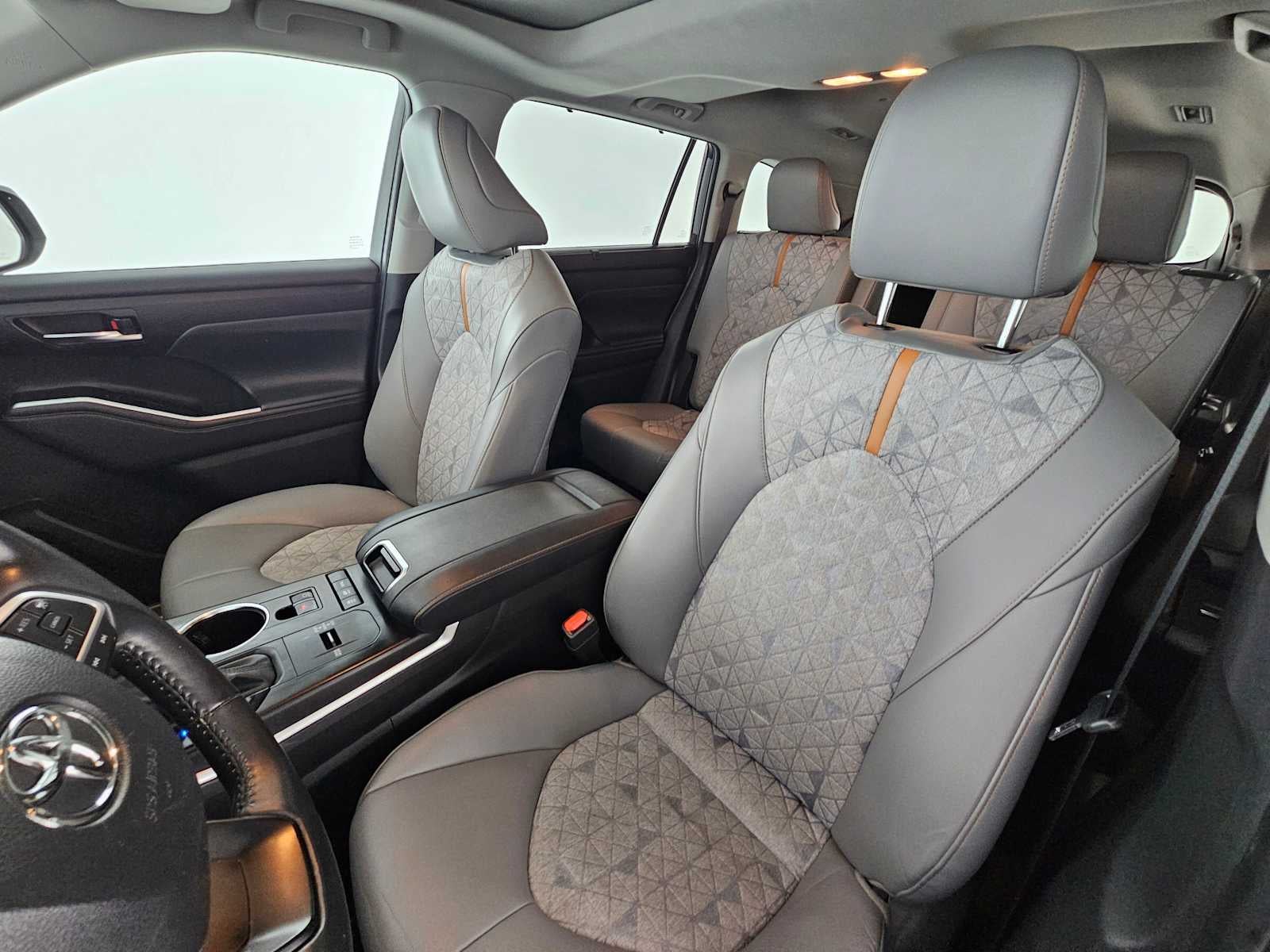 2022 Toyota Highlander Hybrid Bronze Edition