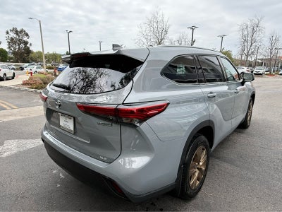 2022 Toyota Highlander Hybrid Bronze Edition
