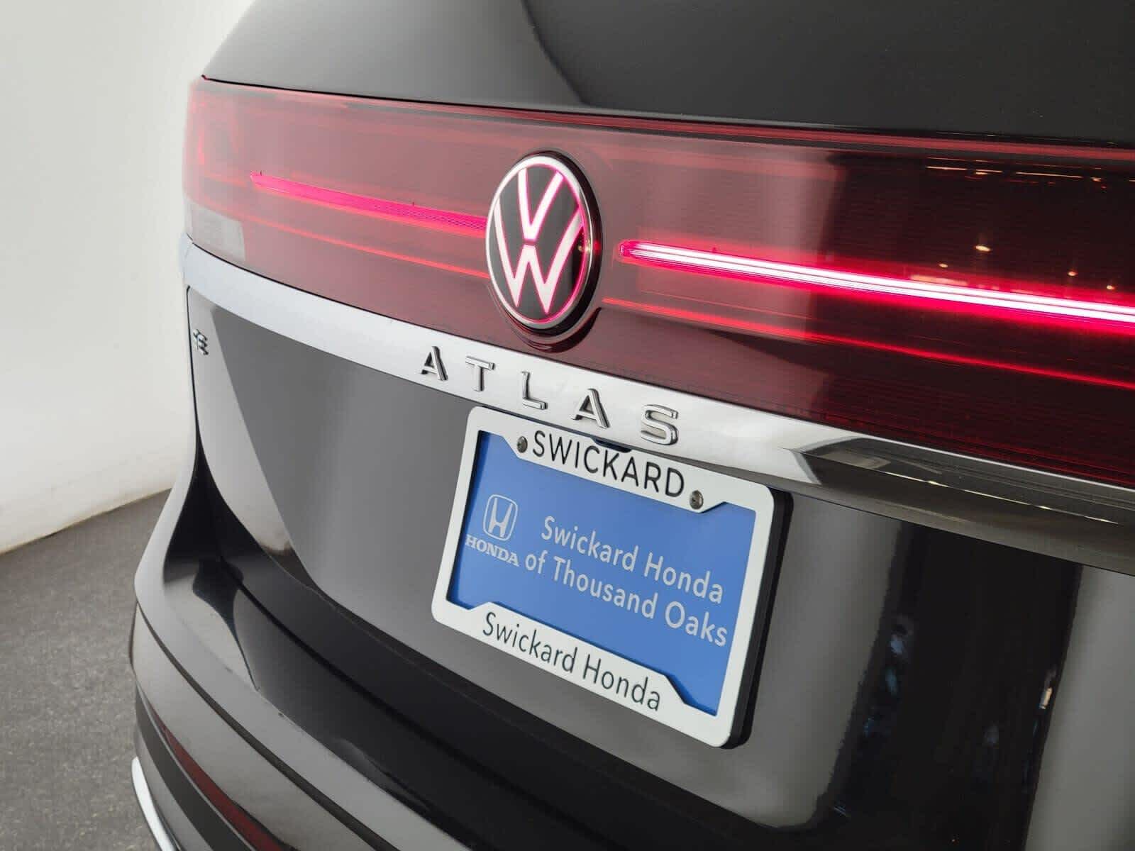 2025 Volkswagen Atlas 2.0T SE w/Technology