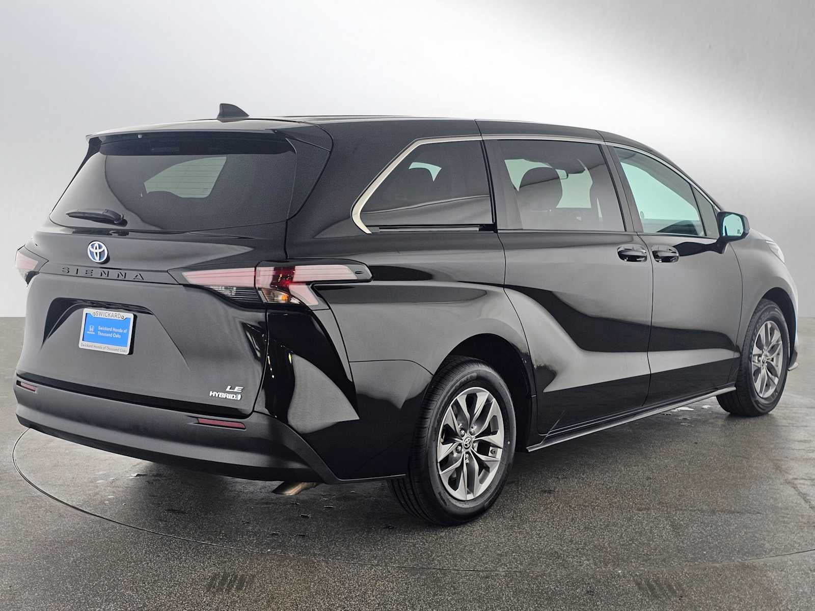 2024 Toyota Sienna LE