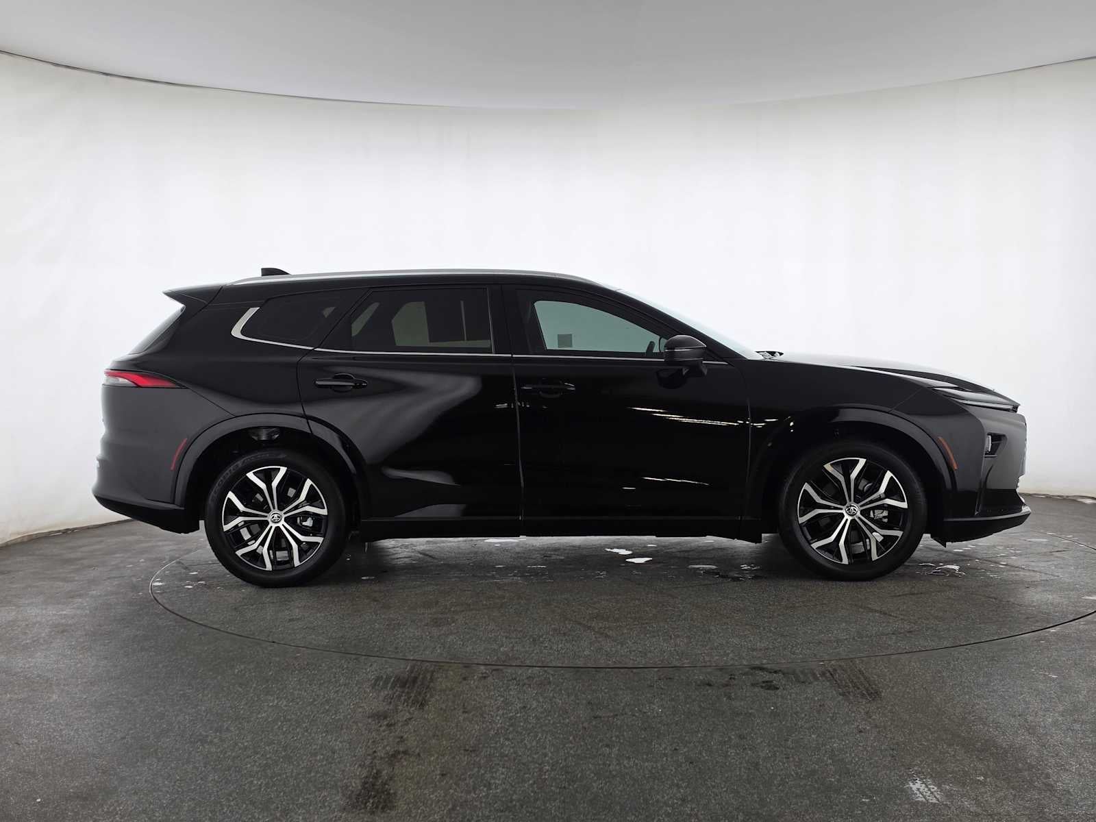 2025 Toyota Crown Signia XLE