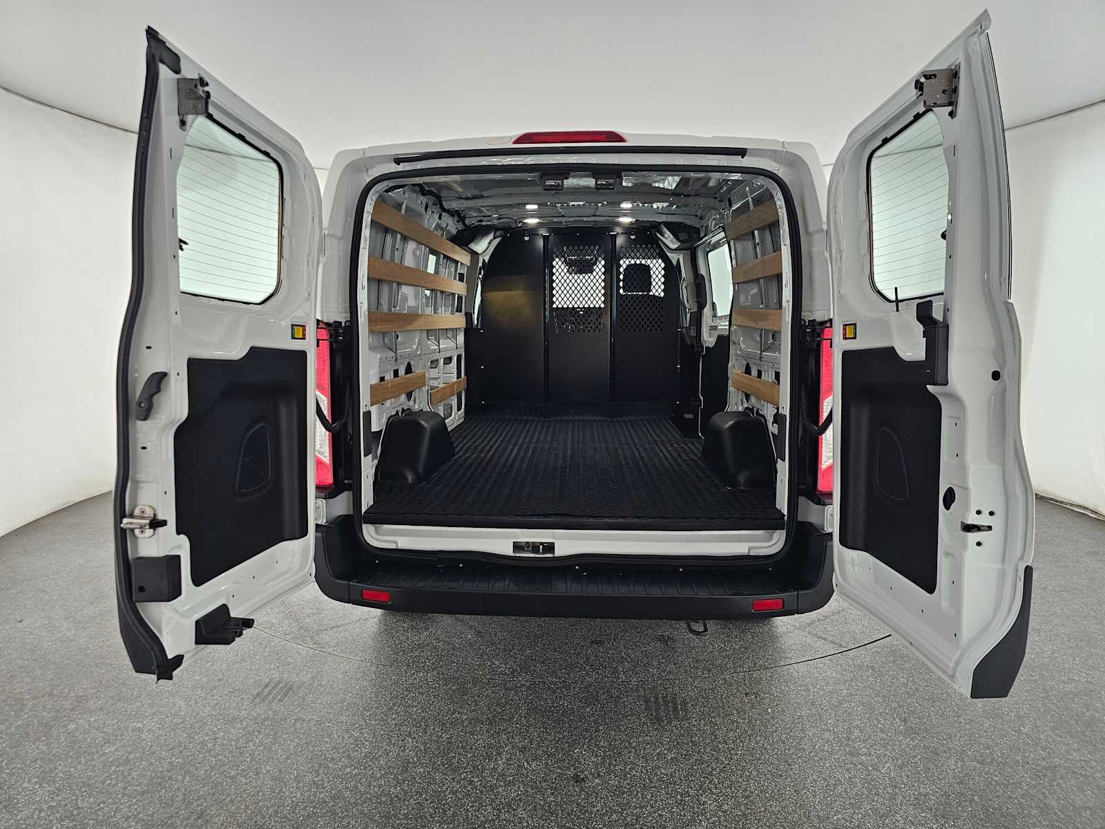 2024 Ford Transit T-250 130" Low Rf 9070 GVWR RWD